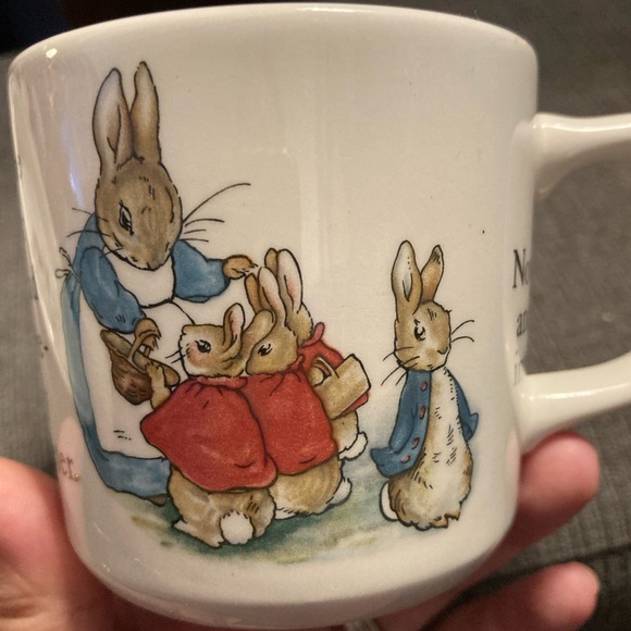 Vintage Wedgwood Peter Rabbit Set and Stuffed Animal - Picture 2 of 10